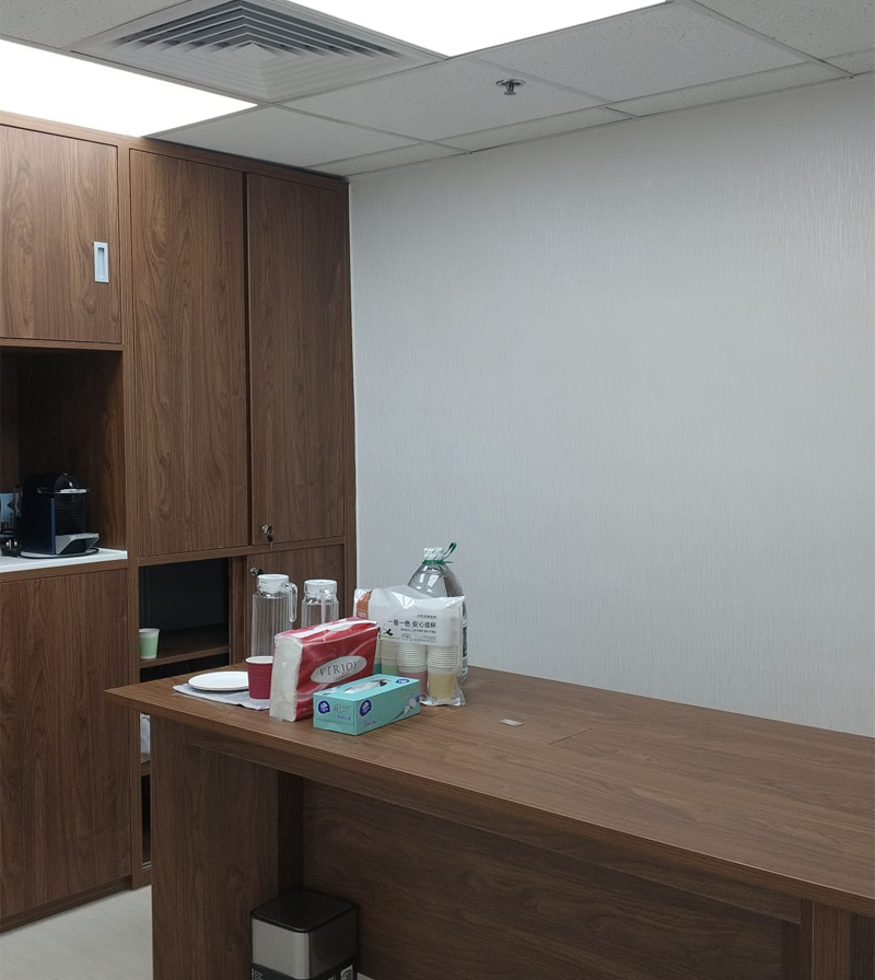 Virtual office setup in Hong Kong with modern desk and chair